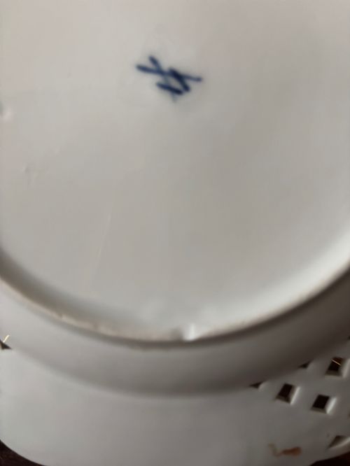 MEISSEN RETICULATED PLATE EXOTIC BIRDS 18801900 CROSSED SWORDS MARK - ADDITIONAL PHOTO 9