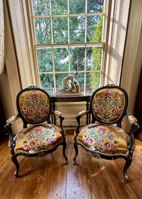 A PAIR OF FRENCH WALNUT OPEN ARMCHAIRS C1880 - ADDITIONAL PHOTO 1