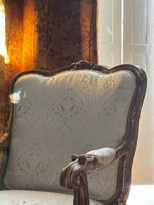 AN ELEGANT LOUIS VX STYLE GILTWOOD OPEN ARMCHAIR IN THE MANNER OF BLAISE MAUCUY - ADDITIONAL PHOTO 1