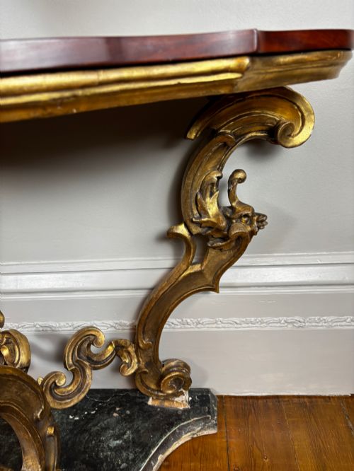 A LATE 18TH VENETIAN CENTURY GILT WOOD CONSOLE TABLE - ADDITIONAL PHOTO 4