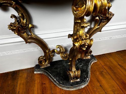 A LATE 18TH VENETIAN CENTURY GILT WOOD CONSOLE TABLE - ADDITIONAL PHOTO 5