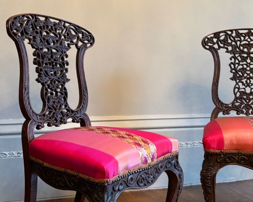 A SUPERB PAIR OF 19TH CENTURY ANGLO INDIAN PADAUK CHAIRS - ADDITIONAL PHOTO 5
