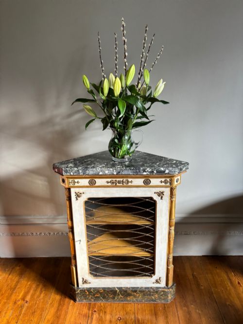REGENCY PERIOD ITALIAN CORNER CUPBOARD - ADDITIONAL PHOTO 4