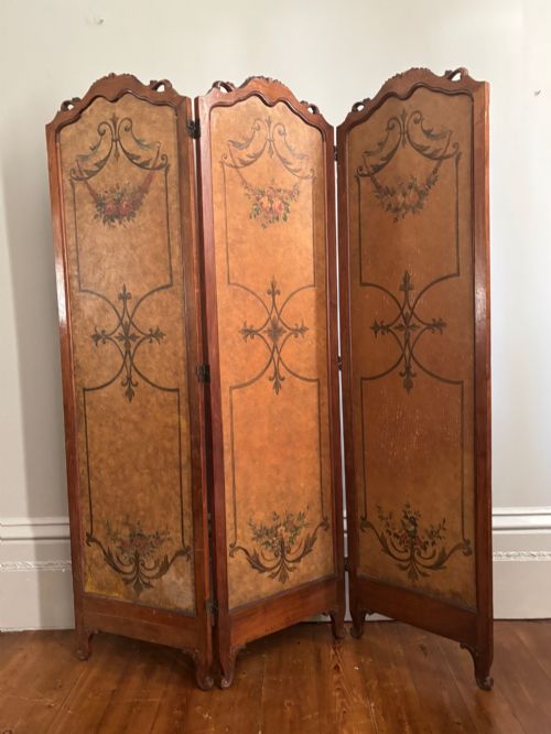 A FRENCH 3 FOLD WALNUT SCREEN WITH THE PANELS WITH PASTORAL SCENES C1900 - ADDITIONAL PHOTO 2