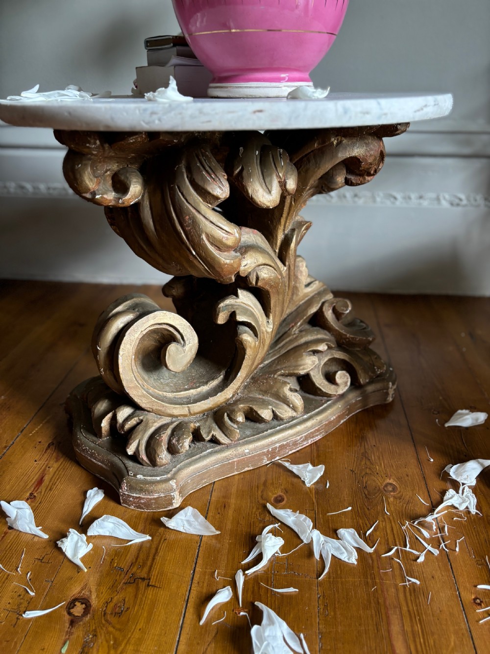 An 18th-century Italian Baroque side table featuring a circular white marble top set upon an ornately carved, gilded limewood base with acanthus leaf scrollwork. View IV