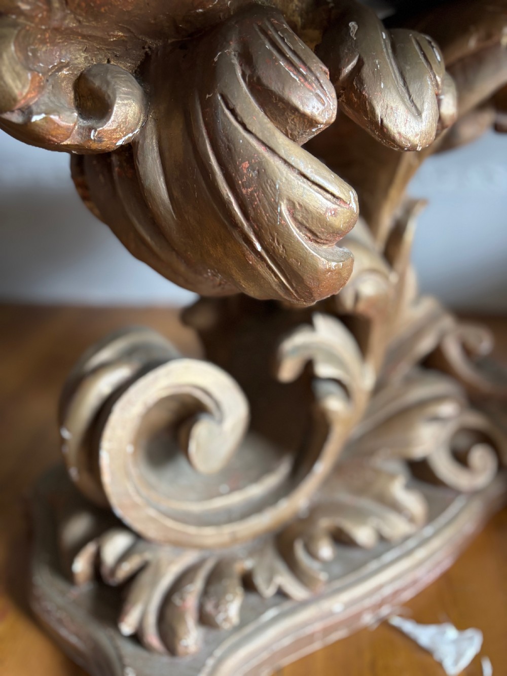 An 18th-century Italian Baroque side table featuring a circular white marble top set upon an ornately carved, gilded limewood base with acanthus leaf scrollwork. View VI