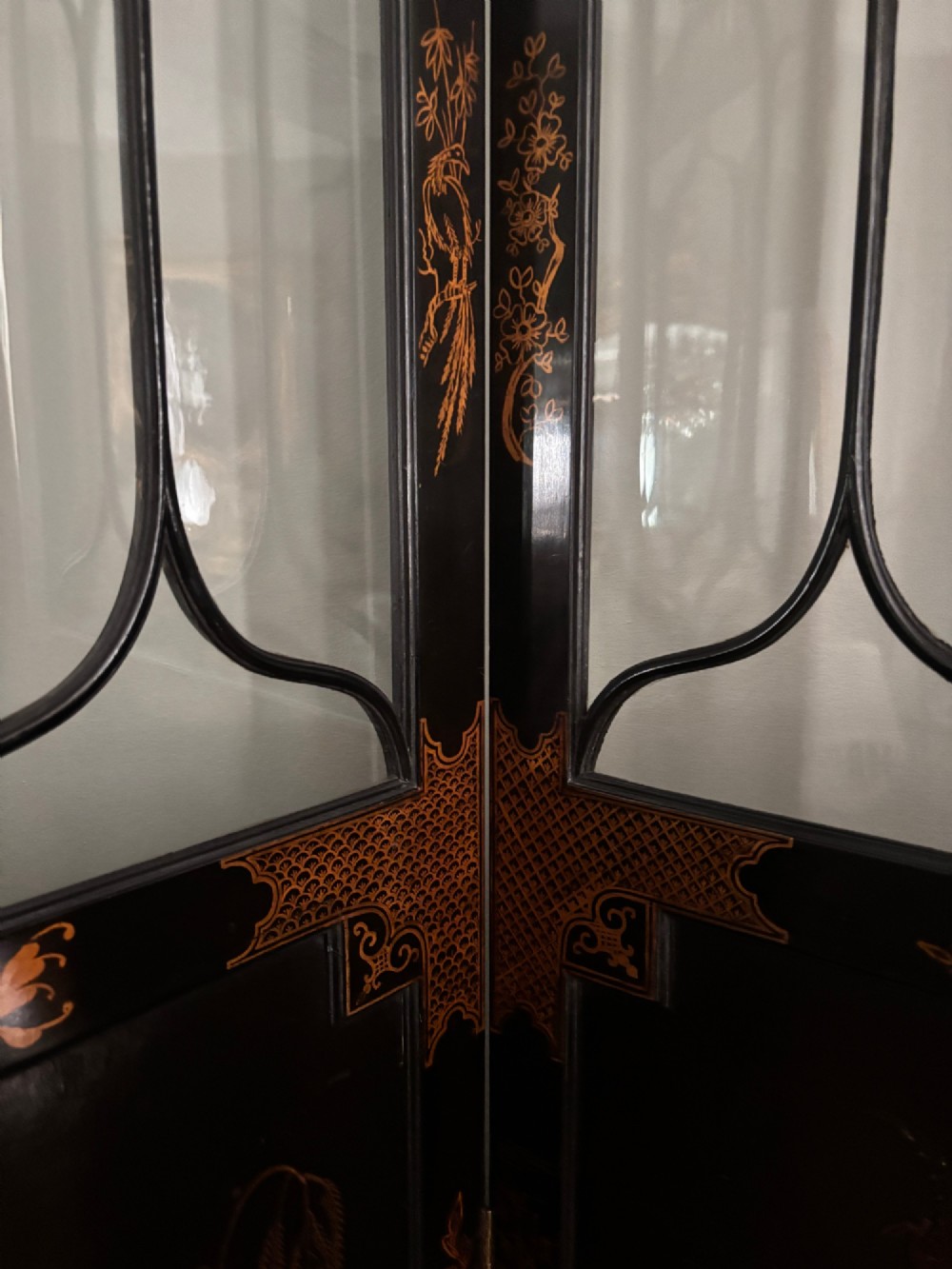 A four-panel late nineteenth-century Chinese Chippendale style folding screen featuring black lacquer with gilt chinoiserie landscape scenes and glazed upper sections topped with pagoda-style fretwork. View X