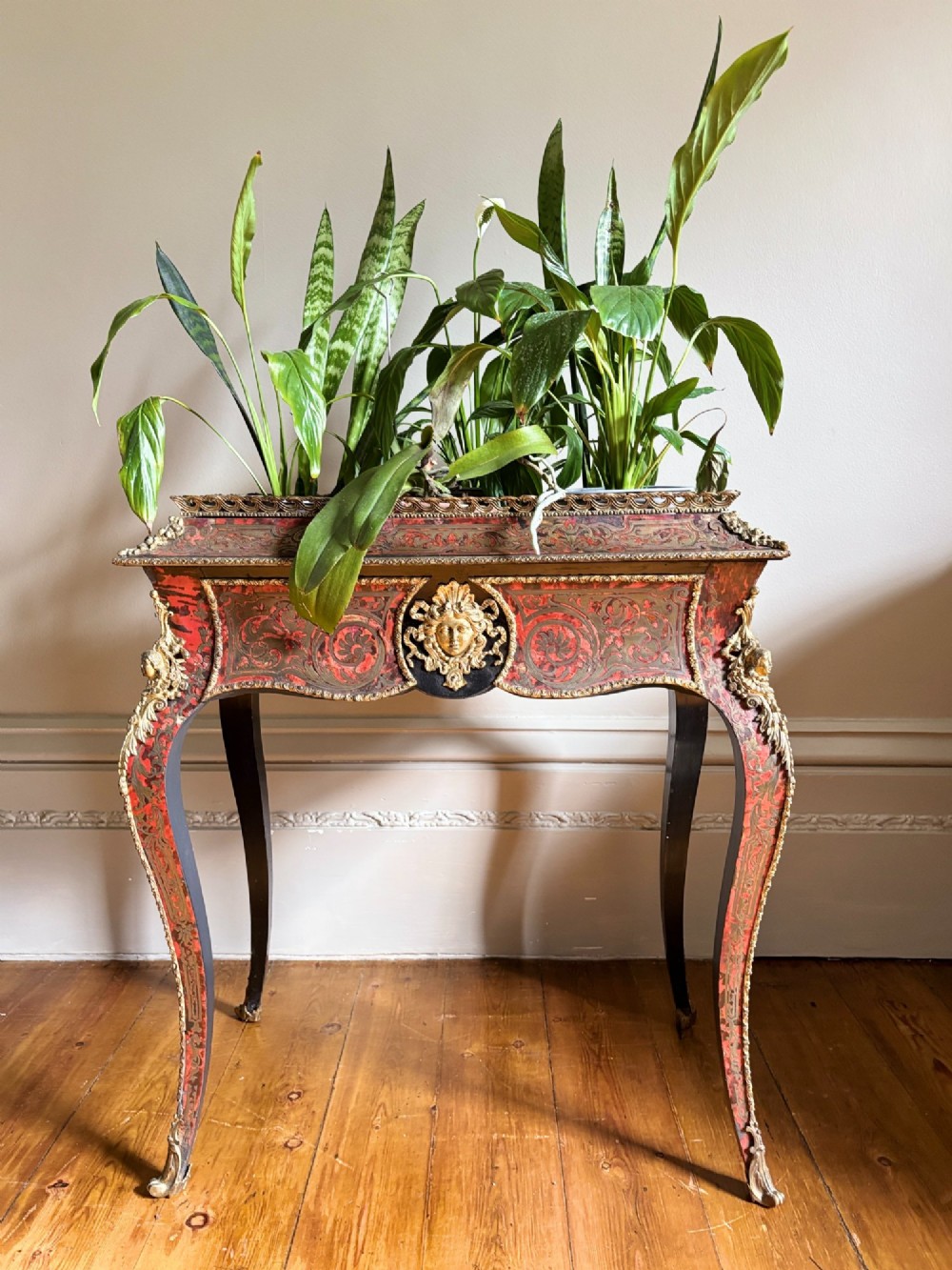 A 19th-century French Napoleon III jardiniere stand featuring red tortoiseshell and brass Boulle marquetry, ormolu mounts, and cabriole legs. View XII