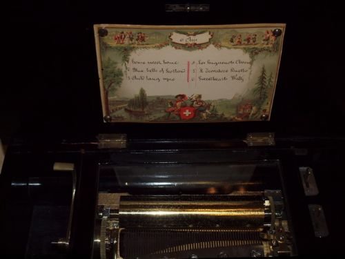 Swiss Musical Box Playing 6 Tunes