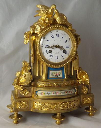 French Gilt Bonze Mantel Clock