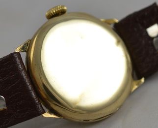 fig 1. 1937 Waltham 9K Gold Wristwatch 