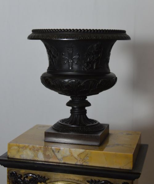 A FRENCH EMPIRE MANTLE CLOCK - ADDITIONAL PHOTO 3