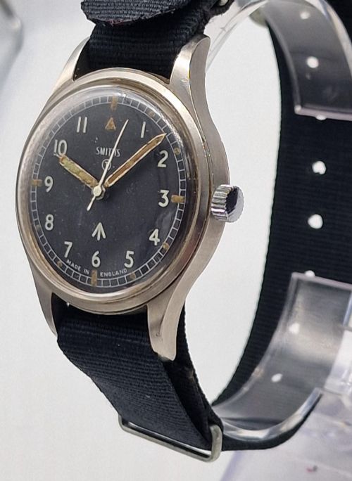 A SMITHS W10 MILITARY WRISTWATCH - ADDITIONAL PHOTO 4