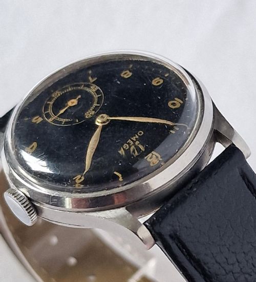 1944 OMEGA BLACK DIAL WRISTWATCH - ADDITIONAL PHOTO 6