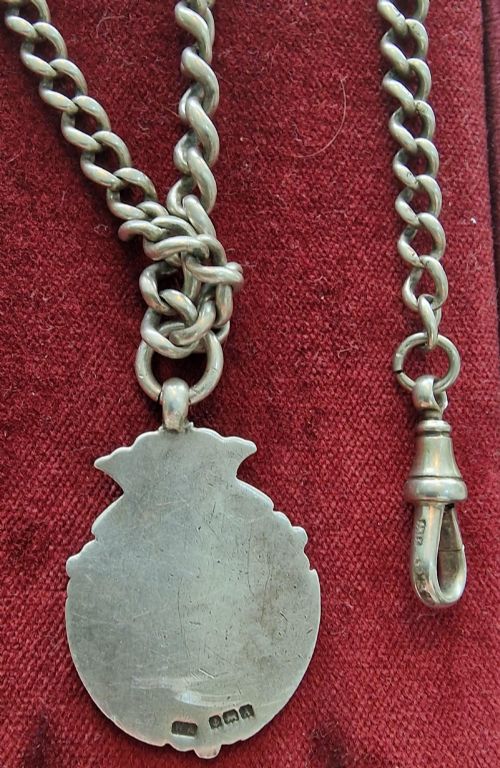 A SILVER POCKET WATCH CHAIN - ADDITIONAL PHOTO 1