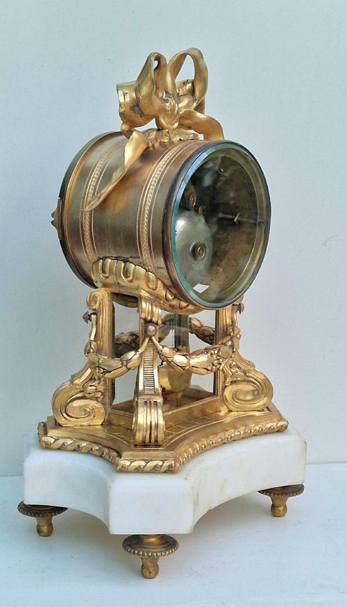 A FRENCH GILT AND MARBLE MANTEL CLOCK - ADDITIONAL PHOTO 2