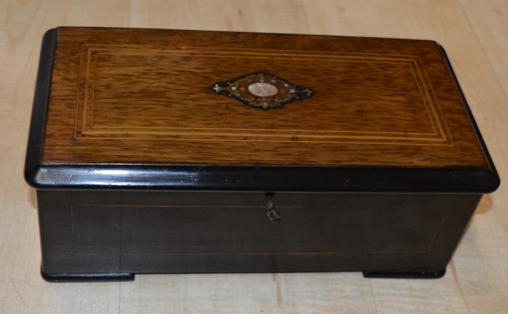 Smaller 6 air Victorian musical box View V