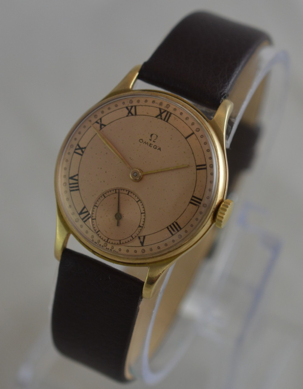 1946 Omega 9K Gold Wristwatch View VI