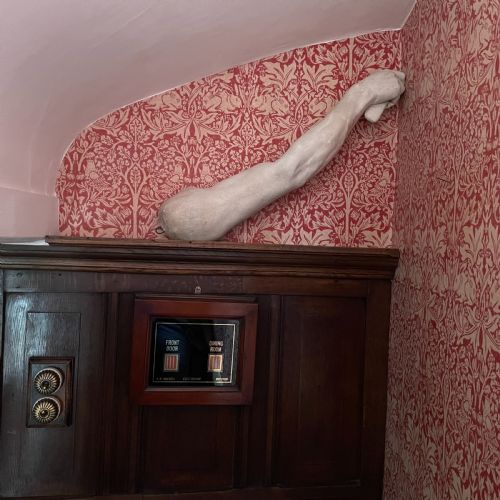 A RARE GRAND TOUR STYLE LIFESIZE PLASTER ARM OF THE BORGHESE GLADIATOR - ADDITIONAL PHOTO 6