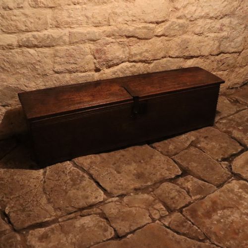 LATE 17THEARLY 18TH CENTURY ELM SIX PLANK SWORD CHESTCOFFER - ADDITIONAL PHOTO 3