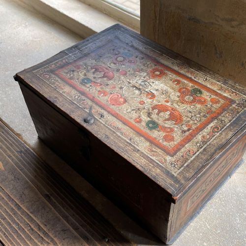 early to mid 19th century painted tabletop casket - CATEGORY: ANTIQUE BOXES - DATED 19TH CENTURY