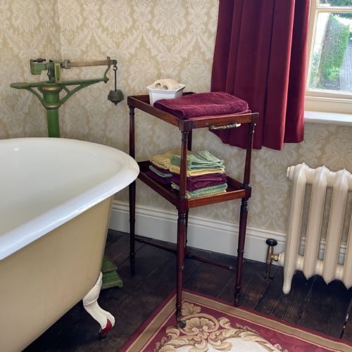 REGENCY MAHOGANY TWO TIER SIDE TABLE - ADDITIONAL PHOTO 4