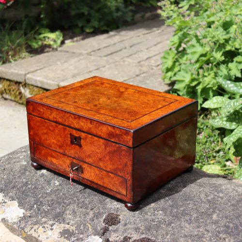 AMBOYNA WORKBOX WITH EBONY STRINGING ENGLISH CIRCA 1860 - ADDITIONAL PHOTO 2