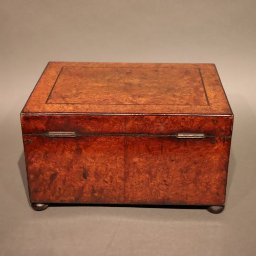AMBOYNA WORKBOX WITH EBONY STRINGING ENGLISH CIRCA 1860 - ADDITIONAL PHOTO 5