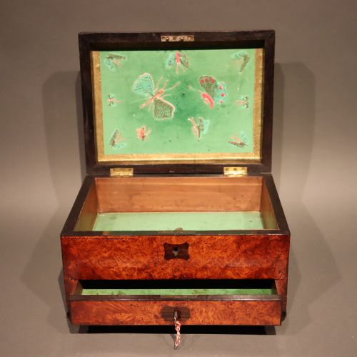 AMBOYNA WORKBOX WITH EBONY STRINGING ENGLISH CIRCA 1860 - ADDITIONAL PHOTO 7