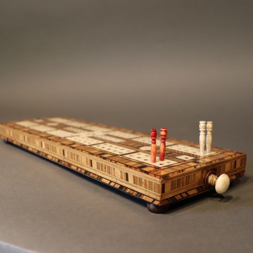 MID 19TH CENTURY PARQUETRY CRIBBAGE BOARD WITH MASONIC DEVICE - ADDITIONAL PHOTO 1