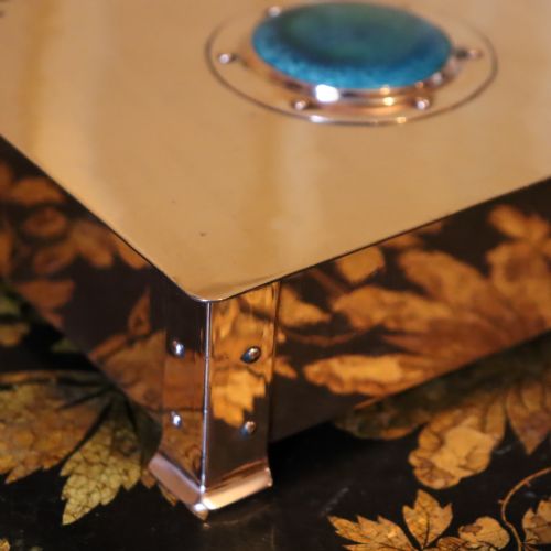 A COPPER ARTS CRAFTS BOX ATTRIBUTED TO A E JONES - ADDITIONAL PHOTO 1