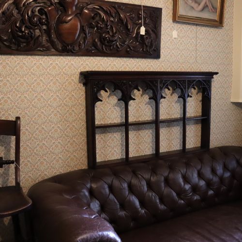A GOTHIC REVIVAL OAK WALL SHELF - ADDITIONAL PHOTO 1