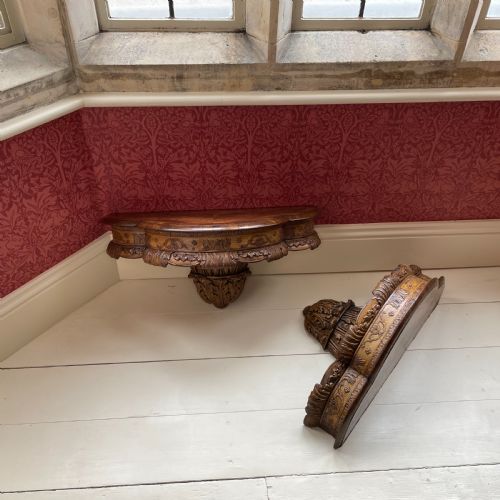 A PAIR OF LARGE CARVED WALL BRACKETS - ADDITIONAL PHOTO 2