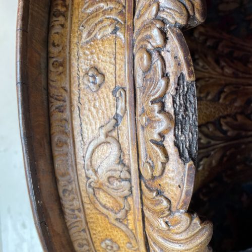 A PAIR OF LARGE CARVED WALL BRACKETS - ADDITIONAL PHOTO 4
