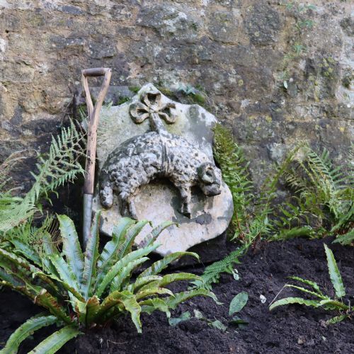 LARGE 19TH CENTURY POSSIBLY EARLIER SANDSTONE WALL PLAQUE DEPICTING A SHEEP SUSPENDED IN A RIBBON - ADDITIONAL PHOTO 2