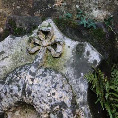 LARGE 19TH CENTURY POSSIBLY EARLIER SANDSTONE WALL PLAQUE DEPICTING A SHEEP SUSPENDED IN A RIBBON - ADDITIONAL PHOTO 4