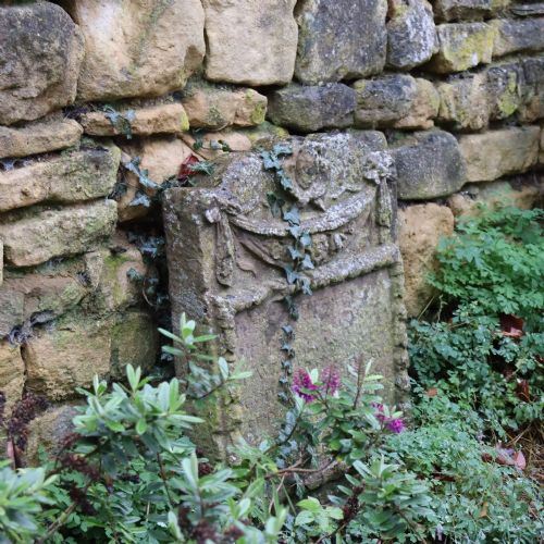 17th century english gravestone - CATEGORY: ANTIQUE MISCELLANEOUS - DATED 17TH CENTURY