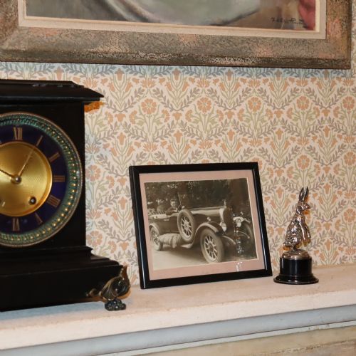 EARLY 20TH CENTURY ALVIS HARE CAR MASCOT COMPLETE WITH FRAMED PHOTOGRAPH OF PROUD YOUNG OWNER - ADDITIONAL PHOTO 7