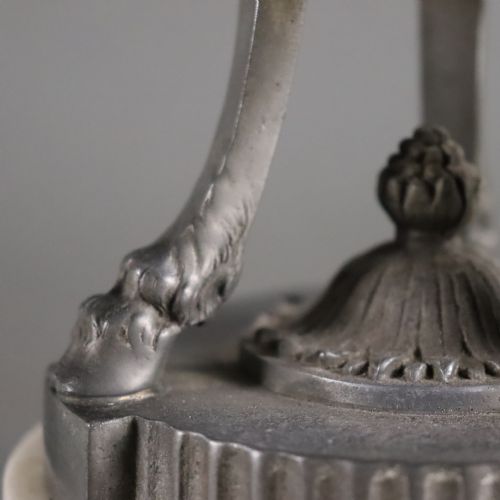 CIRCA 1900 ENGLISH CAST METAL PARCEL GILT AND MARBLE TABLE LAMP - ADDITIONAL PHOTO 4