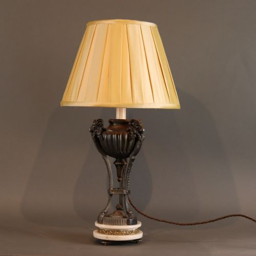 CIRCA 1900 ENGLISH CAST METAL PARCEL GILT AND MARBLE TABLE LAMP - ADDITIONAL PHOTO 6