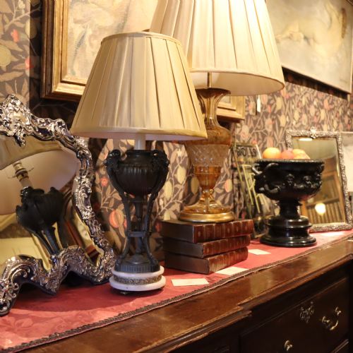 CIRCA 1900 ENGLISH CAST METAL PARCEL GILT AND MARBLE TABLE LAMP - ADDITIONAL PHOTO 7