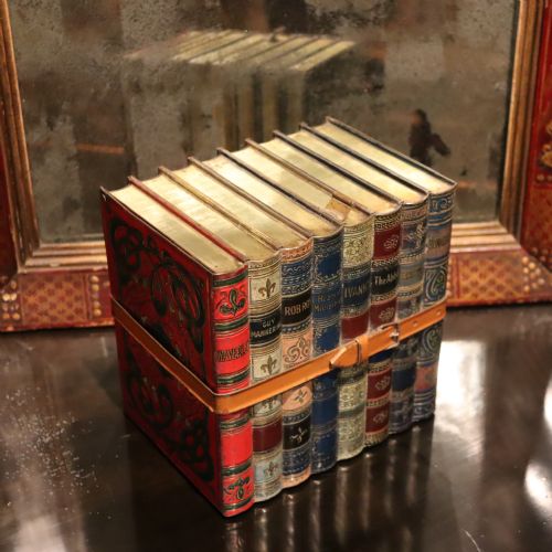 A HUNTLEY PALMERS WAVERLEY BISCUIT TIN - ADDITIONAL PHOTO 2