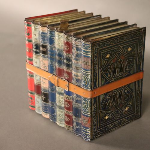 A HUNTLEY PALMERS WAVERLEY BISCUIT TIN - ADDITIONAL PHOTO 3