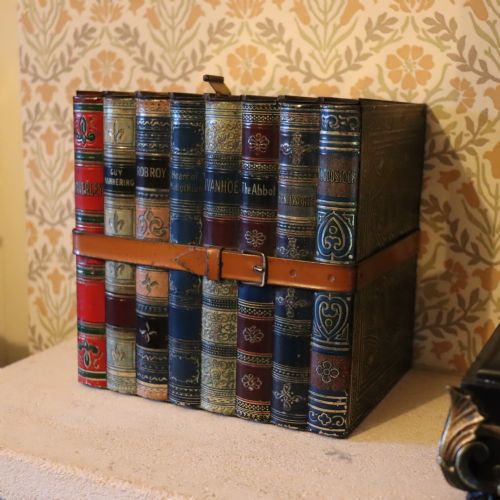 A HUNTLEY PALMERS WAVERLEY BISCUIT TIN - ADDITIONAL PHOTO 4