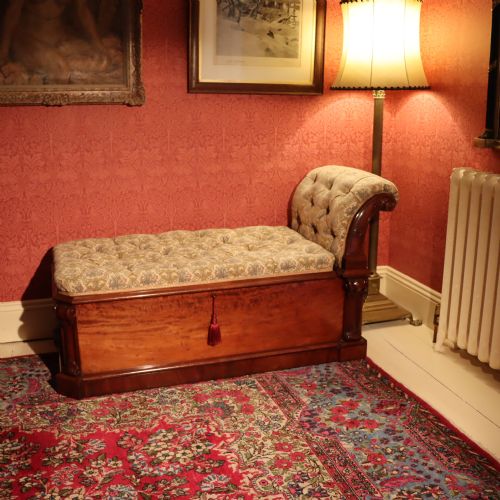 a victorian mahogany chaise longue - CATEGORY: ANTIQUE CHESTS - DATED VICTORIAN