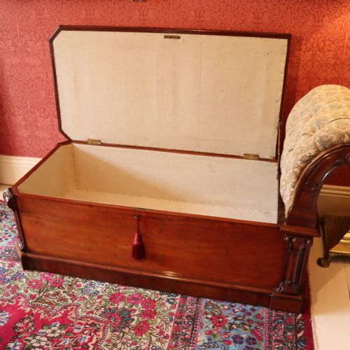 A VICTORIAN MAHOGANY CHAISE LONGUE - ADDITIONAL PHOTO 4