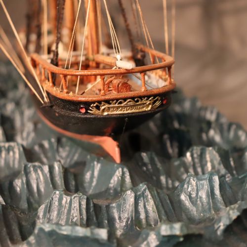 19TH CENTURY MODEL OF THE SAILING SHIP FOXHOUND - ADDITIONAL PHOTO 1
