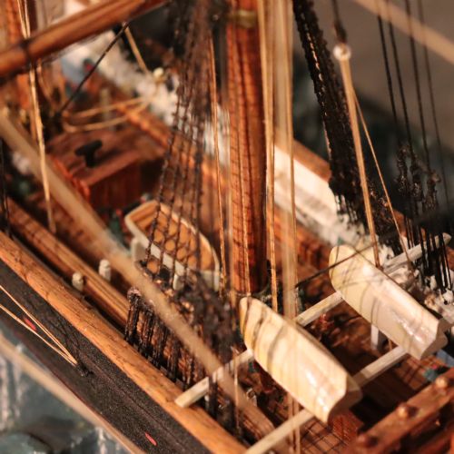 19TH CENTURY MODEL OF THE SAILING SHIP FOXHOUND - ADDITIONAL PHOTO 7
