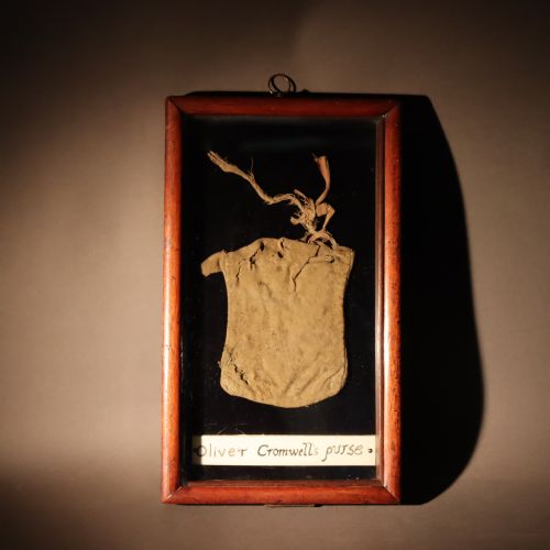 17TH CENTURY PURSE PURPORTEDLY OWNED BY OLIVER CROMWELL - ADDITIONAL PHOTO 2
