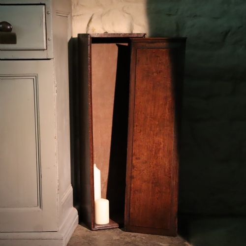 AN EXTREMELY LARGE 18TH CENTURY OAK CANDLE BOX - ADDITIONAL PHOTO 1